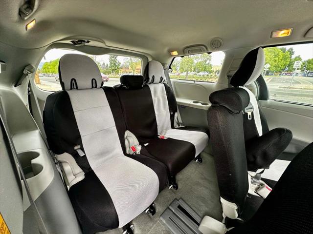 2013 Toyota Sienna LE V6 8 Passenger