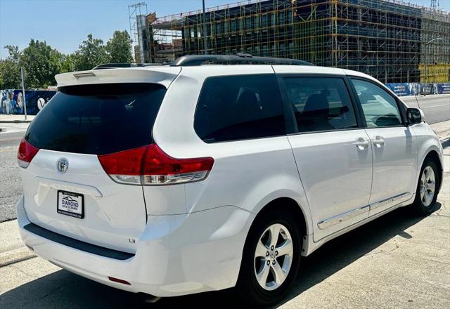 2013 Toyota Sienna LE V6 8 Passenger