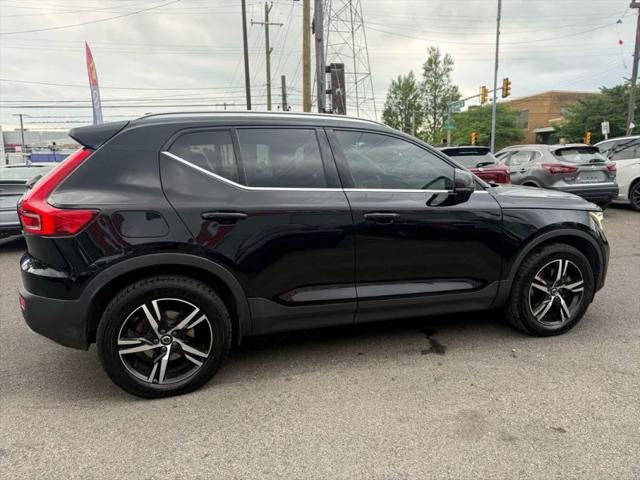 2023 Volvo XC40 B5 Plus Bright Theme