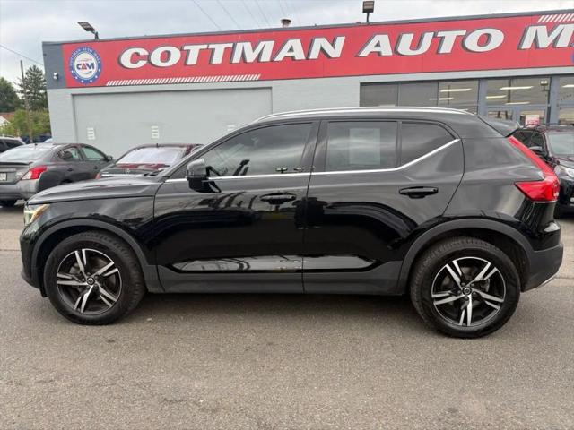 2023 Volvo XC40 B5 Plus Bright Theme