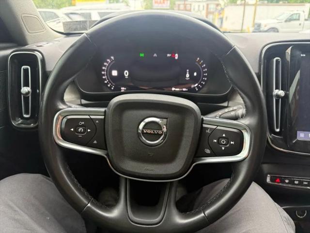 2023 Volvo XC40 B5 Plus Bright Theme