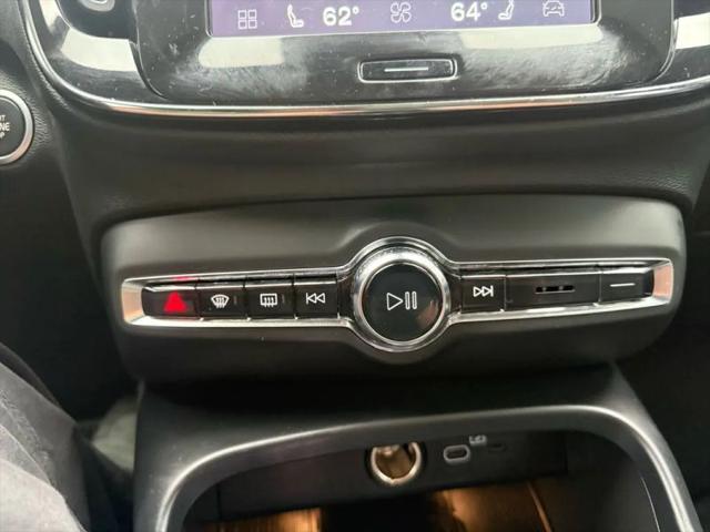 2023 Volvo XC40 B5 Plus Bright Theme