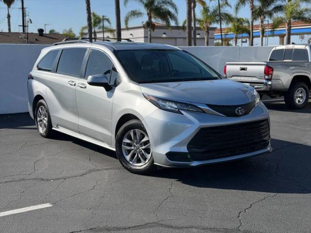 2022 Toyota Sienna LE