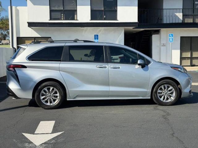 2022 Toyota Sienna LE