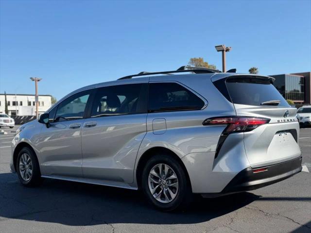 2022 Toyota Sienna LE