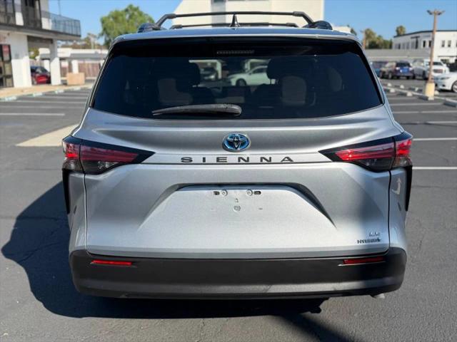2022 Toyota Sienna LE