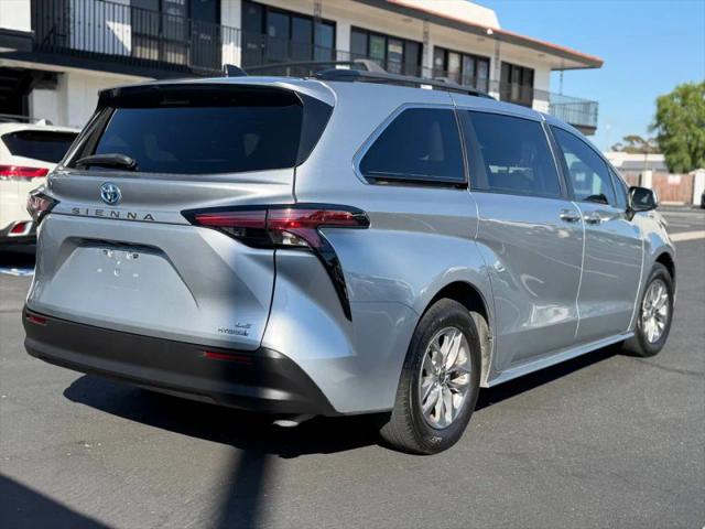2022 Toyota Sienna LE
