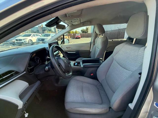 2022 Toyota Sienna LE