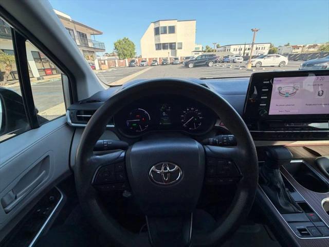 2022 Toyota Sienna LE