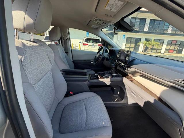 2022 Toyota Sienna LE
