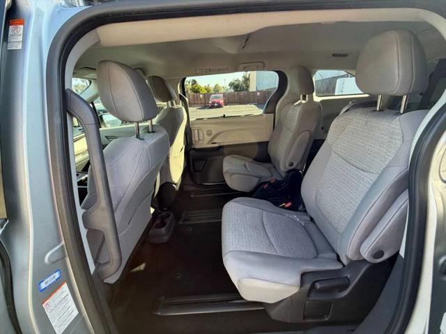 2022 Toyota Sienna LE