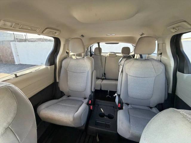 2022 Toyota Sienna LE