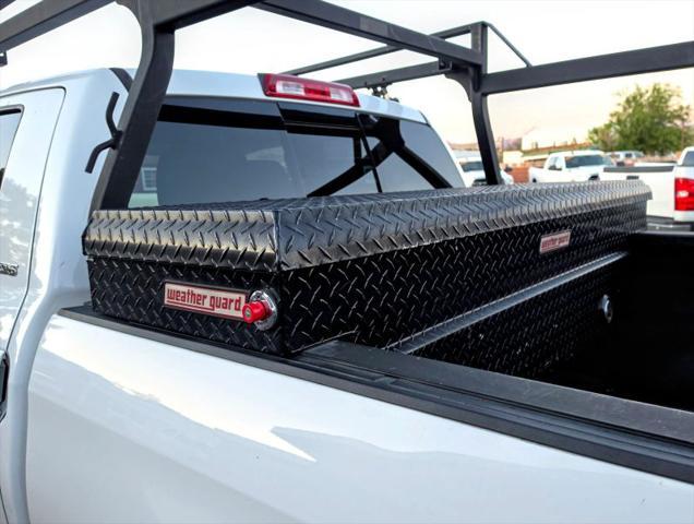 2017 Toyota Tundra SR5 5.7L V8