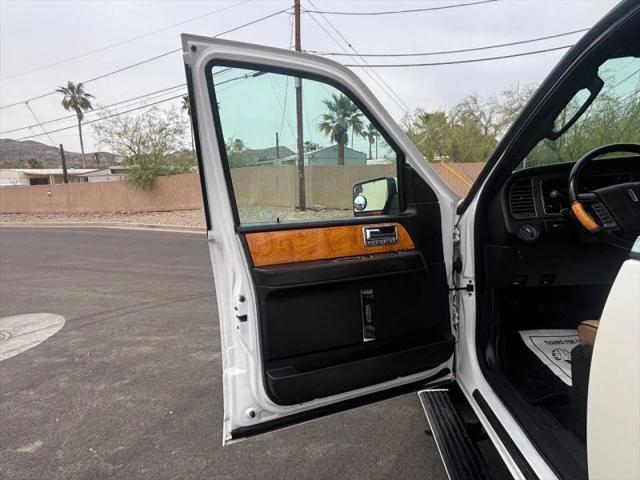 2011 Lincoln Navigator Base