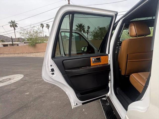 2011 Lincoln Navigator Base