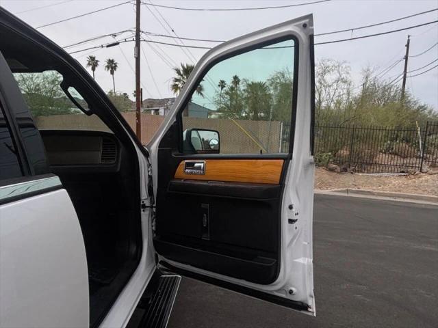 2011 Lincoln Navigator Base