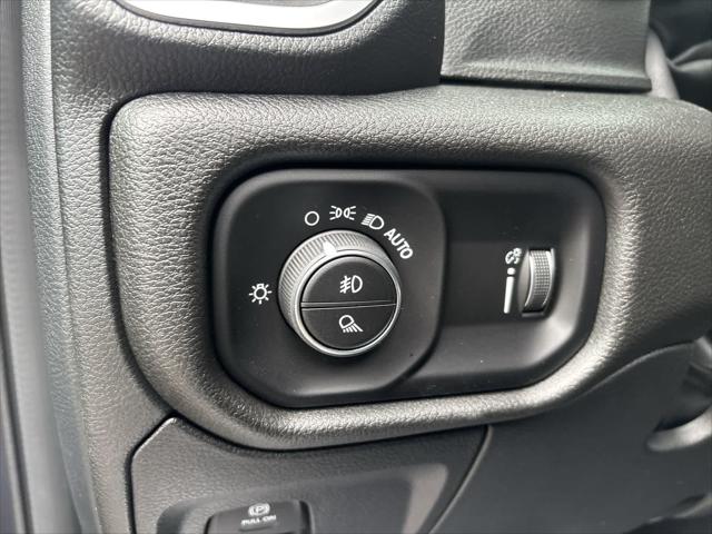 2026 Ram 1500 Express Crew Cab 4x4 5'7" Box