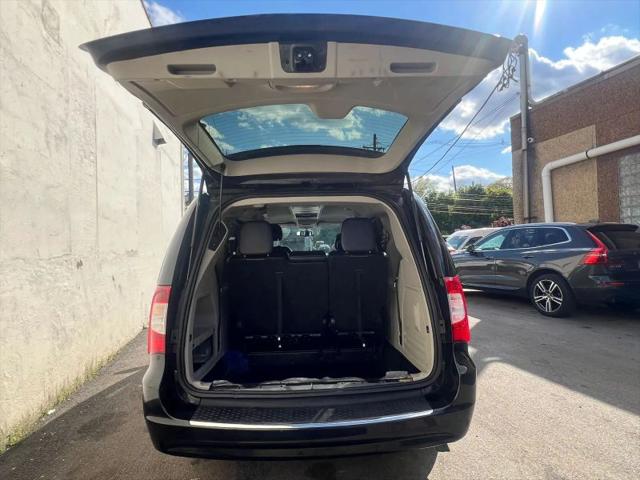 2014 Chrysler Town & Country Touring