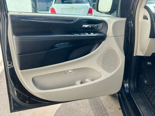 2014 Chrysler Town & Country Touring