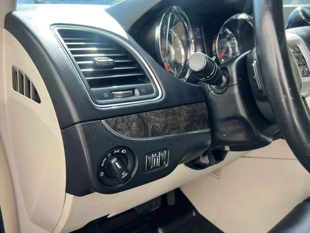 2014 Chrysler Town & Country Touring