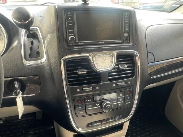 2014 Chrysler Town & Country Touring