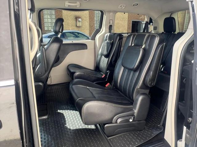 2014 Chrysler Town & Country Touring