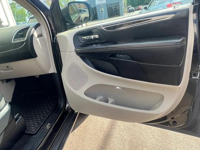 2014 Chrysler Town & Country Touring