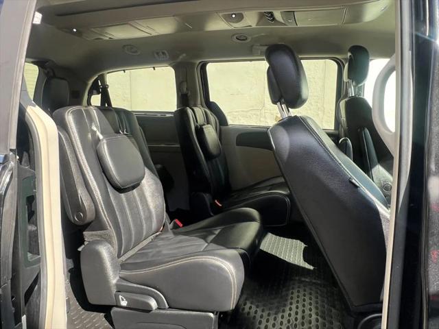 2014 Chrysler Town & Country Touring