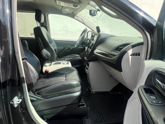 2014 Chrysler Town & Country Touring