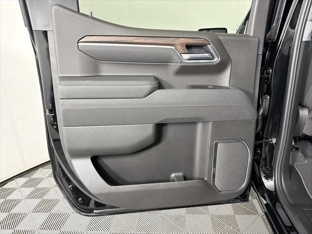 2026 GMC Sierra 1500 Crew Cab, Short Bed, SLT, 4WD