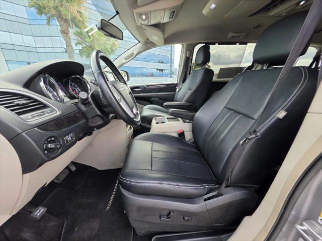2015 Chrysler Town & Country Touring