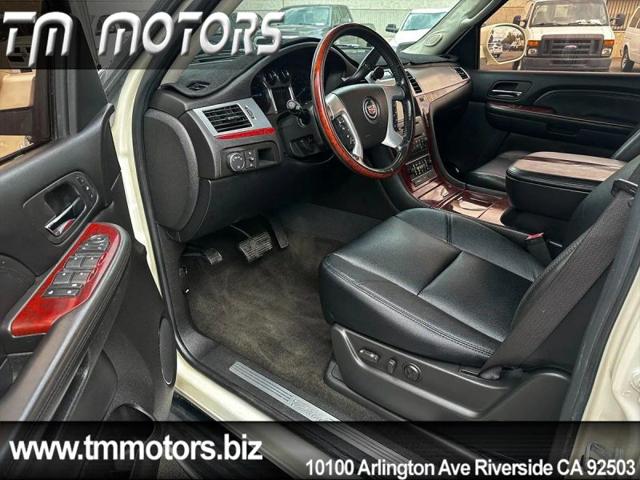 2007 Cadillac Escalade Standard
