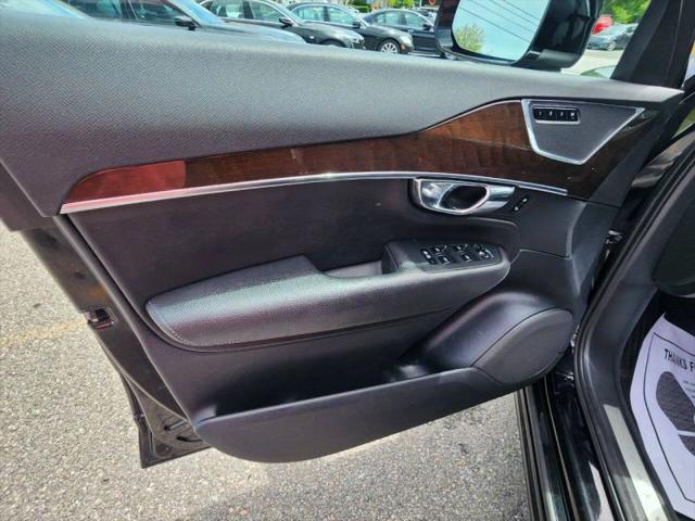 2016 Volvo XC90 T6 Momentum