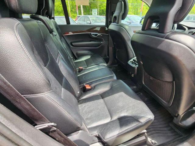 2016 Volvo XC90 T6 Momentum