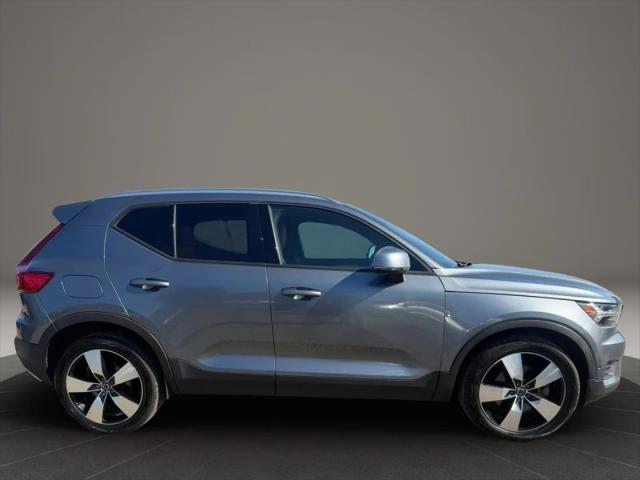 2019 Volvo XC40 T5 Momentum