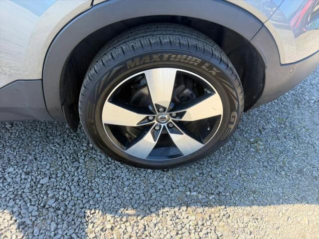 2019 Volvo XC40 T5 Momentum