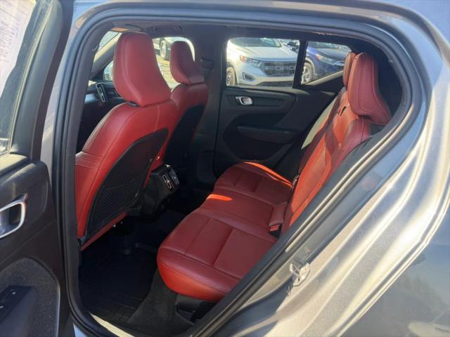 2019 Volvo XC40 T5 Momentum