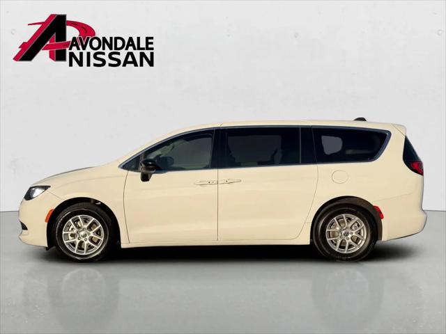 2024 Chrysler Voyager LX