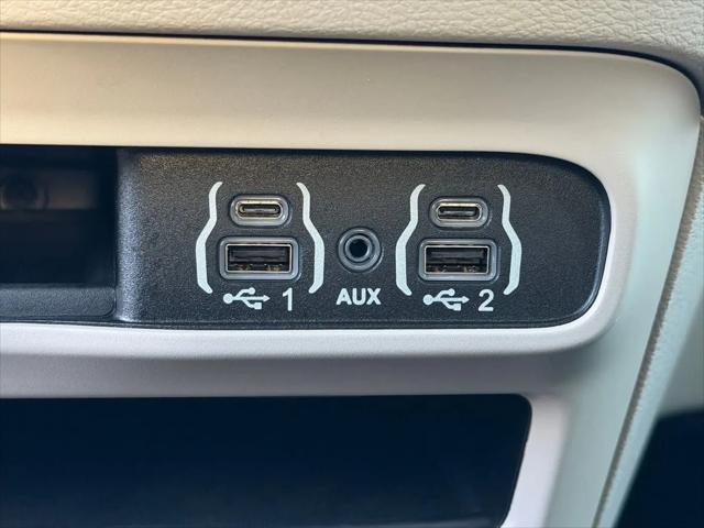 2024 Chrysler Voyager LX