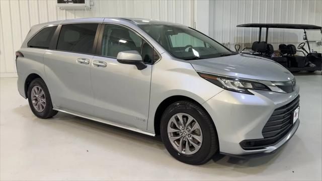 2021 Toyota Sienna LE