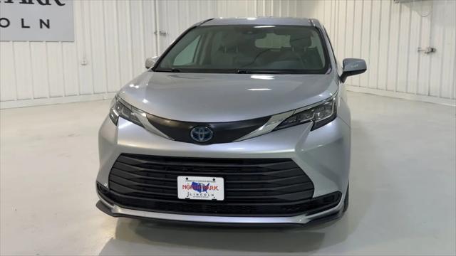 2021 Toyota Sienna LE