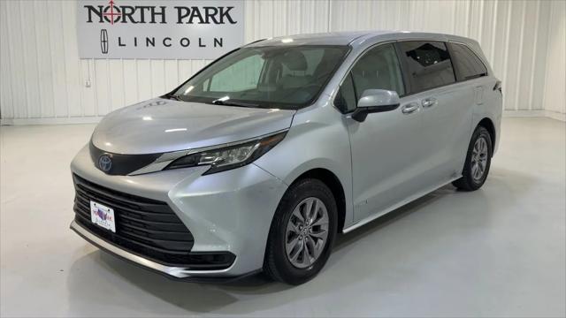 2021 Toyota Sienna LE