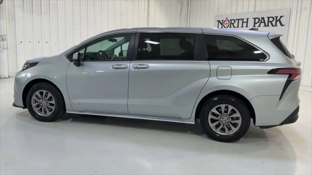 2021 Toyota Sienna LE