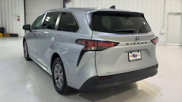 2021 Toyota Sienna LE