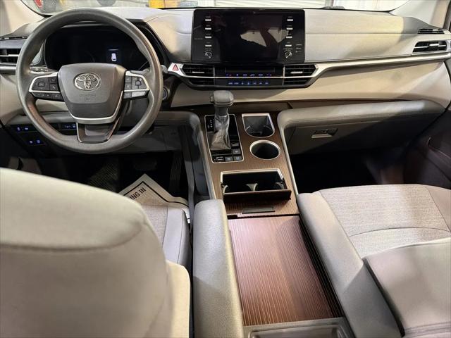 2021 Toyota Sienna LE