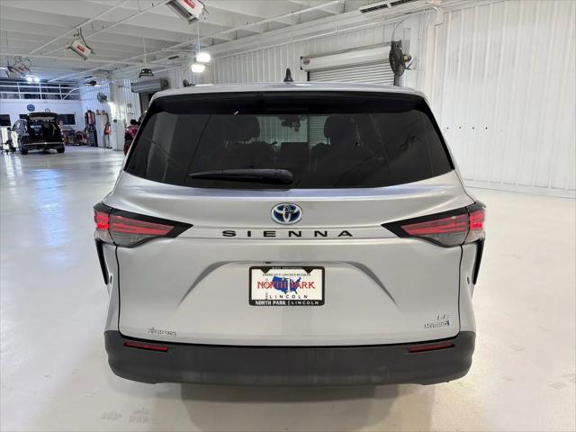 2021 Toyota Sienna LE