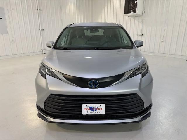 2021 Toyota Sienna LE
