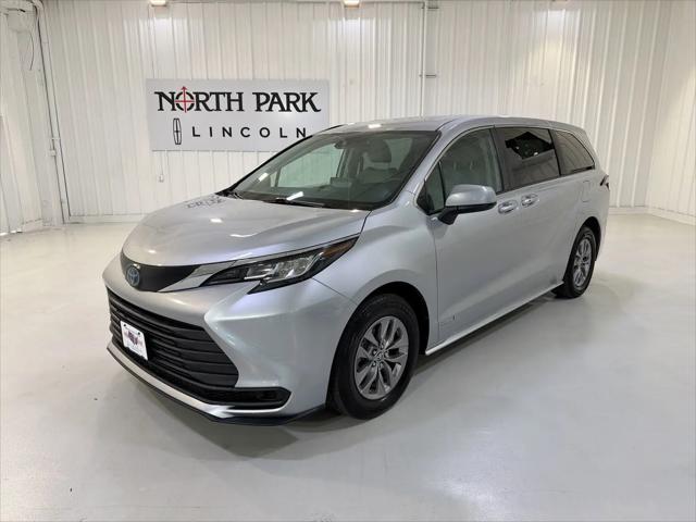 2021 Toyota Sienna LE for sale in San Antonio, TX