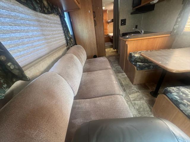 2008 Ford E-450 Cutaway XLT