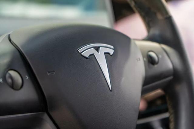 2020 Tesla Model 3 Standard Range Plus Rear-Wheel Drive